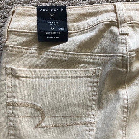 American Eagle-Super Stretch-Destroyed-Cream-sz 6 - Picture 5 of 5